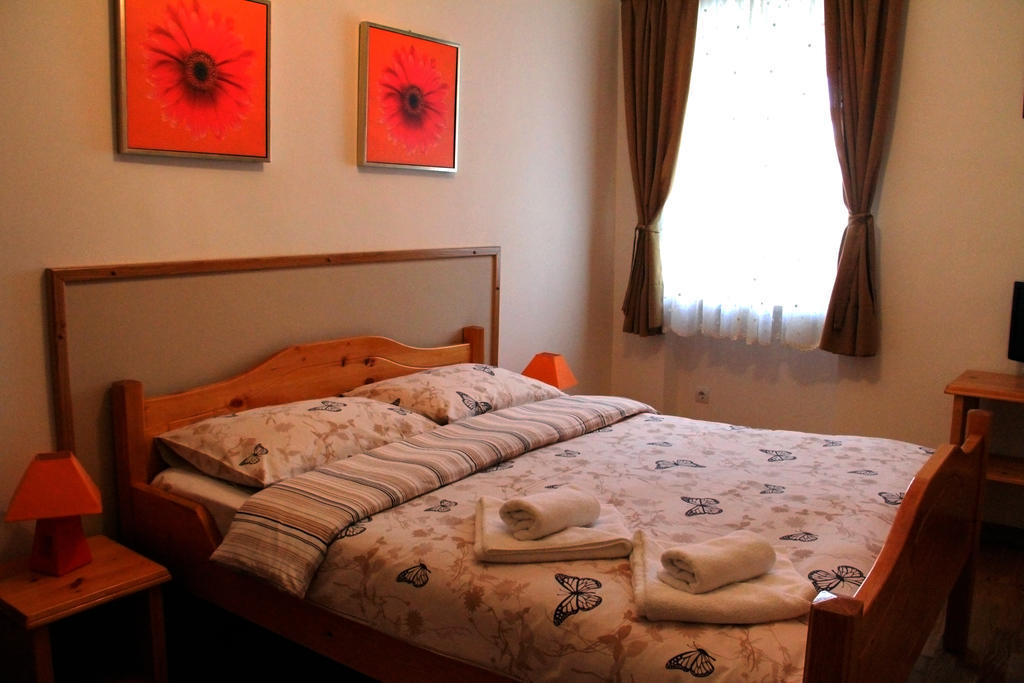 Rooms Su Su Karlovac Rum bild